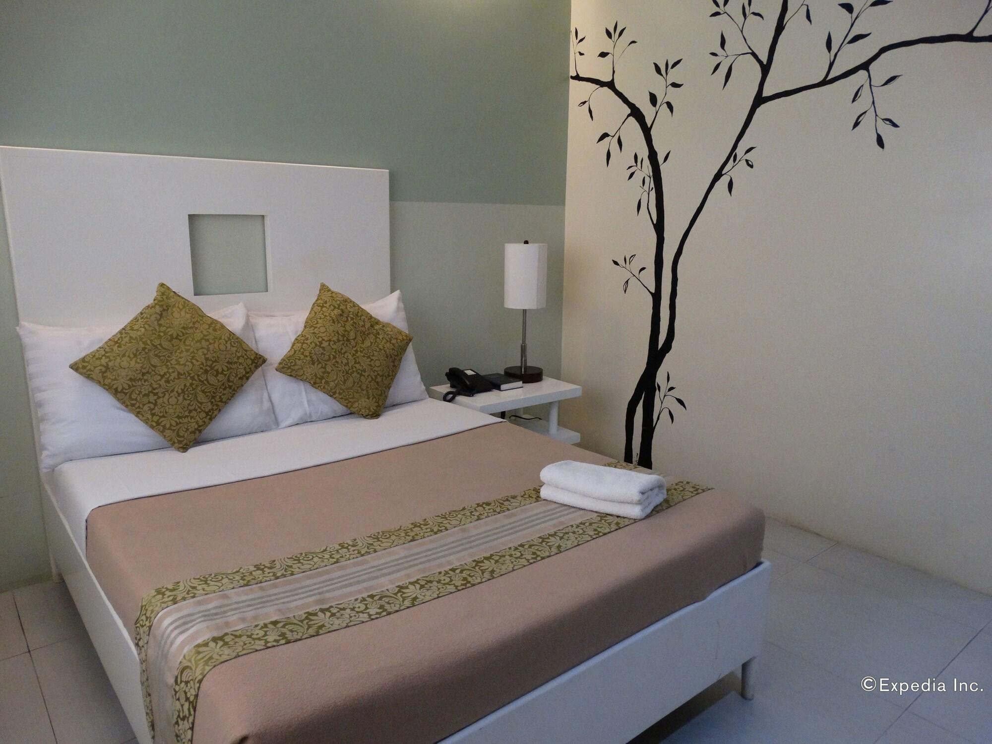 Empire Suites Hotel Puerto Princesa Exterior photo