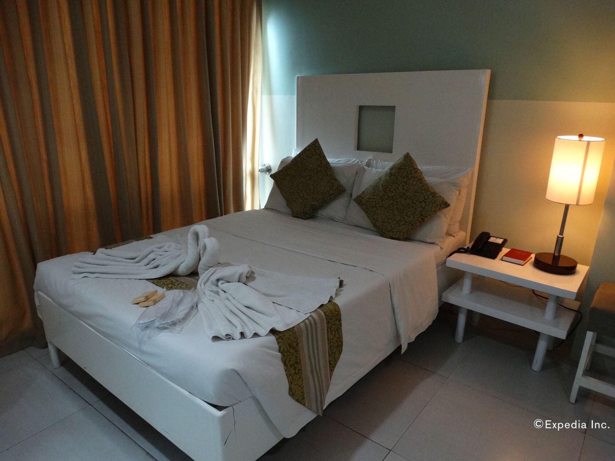 Empire Suites Hotel Puerto Princesa Exterior photo