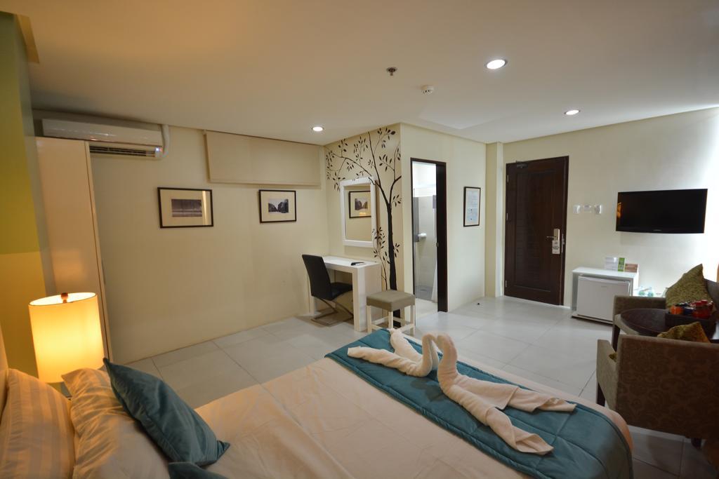 Empire Suites Hotel Puerto Princesa Exterior photo