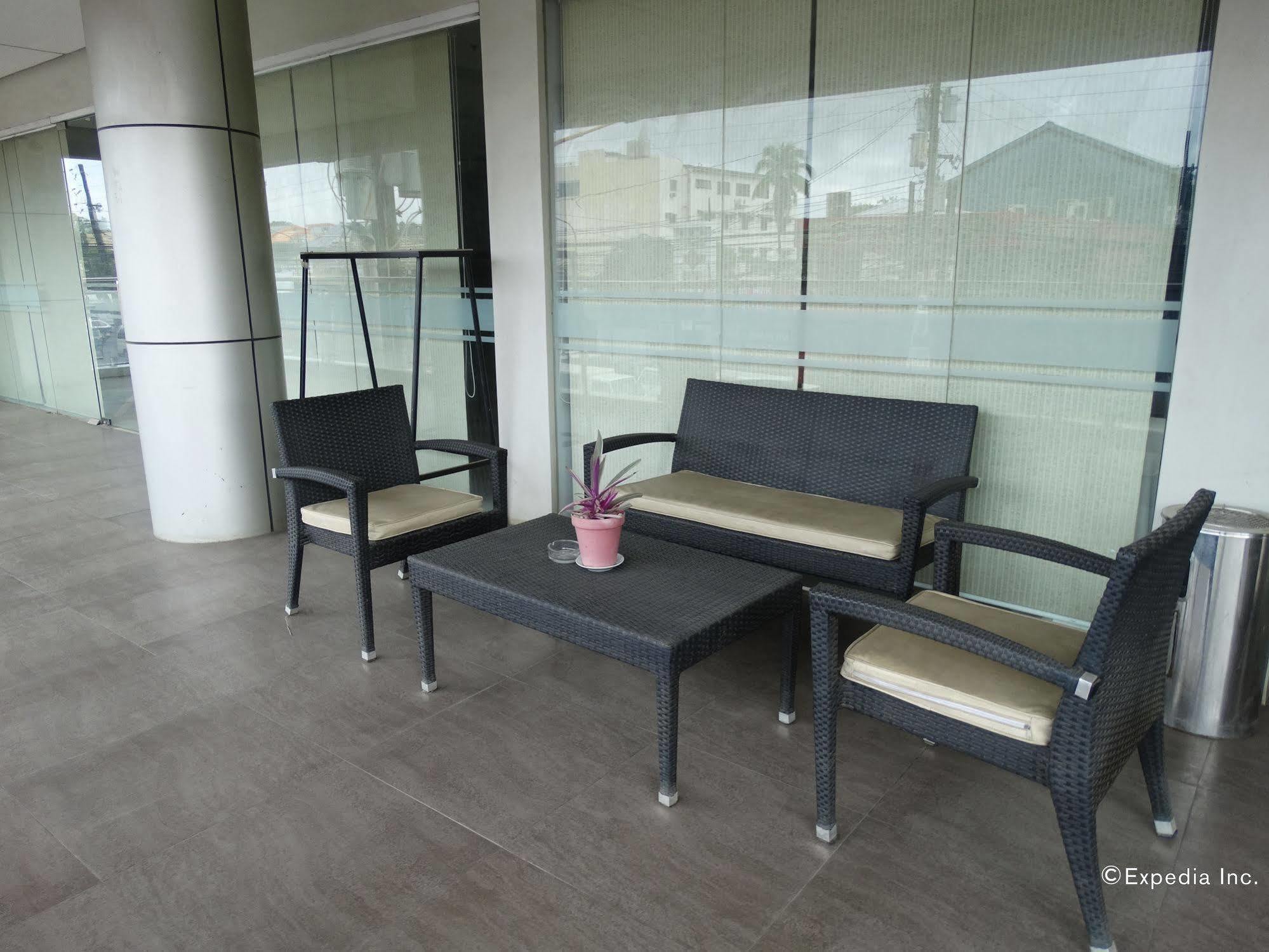 Empire Suites Hotel Puerto Princesa Exterior photo